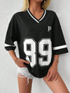 Kvinnors oversized varsity t-shirt - avslappnad passform med sportiga detaljer för vardagligt bruk