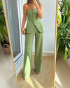 Kvinnors skräddarsydda jumpsuit - elegant bandeau-design med stiliga vida byxor