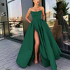 Sofistikerad ballgown med hög slits - elegant kvällsklänning för formella tillfällen