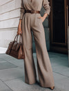 Kvinnors jumpsuit i taupe med belagd blazer och vida ben - elegant kontorsklädsel