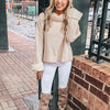 Damens oversized stickad jumper - trendig cowl neck-design för mysig vardagsstil