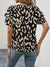 Kvinnors leopardmönstrad blus med kort ärm - elegant och avslappnad outfit för damer