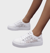 Damsneakers med låg klipp - stiliga snörskor i vit kanvas