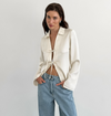 Kvinnors satin skjorta med knytband - elegant vit blus för damer