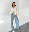 Kvinnors satin skjorta med knytband - elegant vit blus för damer