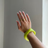 Damers ljusgröna bangle - modern accessoar för både vardag och fest