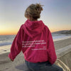 Damoversized hoodie med inspirerande citat - avslappnad vardagsmode för lugna dagar
