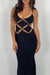 Kvinnlig festklänning med cut-out i elegant svart - chic kvällsmode med ärmlös design