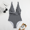 Damernas eleganta baddräkt - chic randig design för strand och pool
