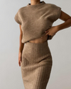 2-delat set med ribbat stickat crop top och kjol - en trendig outfit för både avslappnade och smarta tillfällen