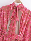 Klassisk skjortklänning med öppen rygg i rosa blommönster – elegant lättviktig outfit för avslappnade tillfällen