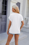 Vit v-ringad t-shirt - avslappnad topp för damer
