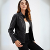 Kvinna läderjacka med unik design – elegant casual stil med trendig dragkedja