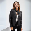 Kvinna läderjacka med unik design – elegant casual stil med trendig dragkedja