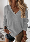 Stickad v-ringad jumper - elegant damstickning