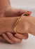 Kvinnors manschettarmband - elegant guldaccessoar för vardag eller kvällsutflykter