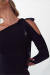Kvinnors off-shoulder shiftklänning - elegant svart vardagsklänning för stiliga tillfällen