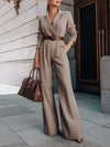 Kvinnors jumpsuit i taupe med belagd blazer och vida ben - elegant kontorsklädsel