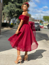 Kvinnors cocktailklänning med elegant off-shoulder-design - för kvällsevenemang