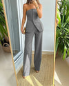 Kvinnors skräddarsydda jumpsuit - elegant bandeau-design med stiliga vida byxor