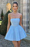 Strapless miniklänning - elegant klänning med rosett