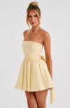 Strapless miniklänning - elegant klänning med rosett