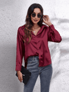 Kvinnors satinblus - elegant långärmad topp för smart casual stil