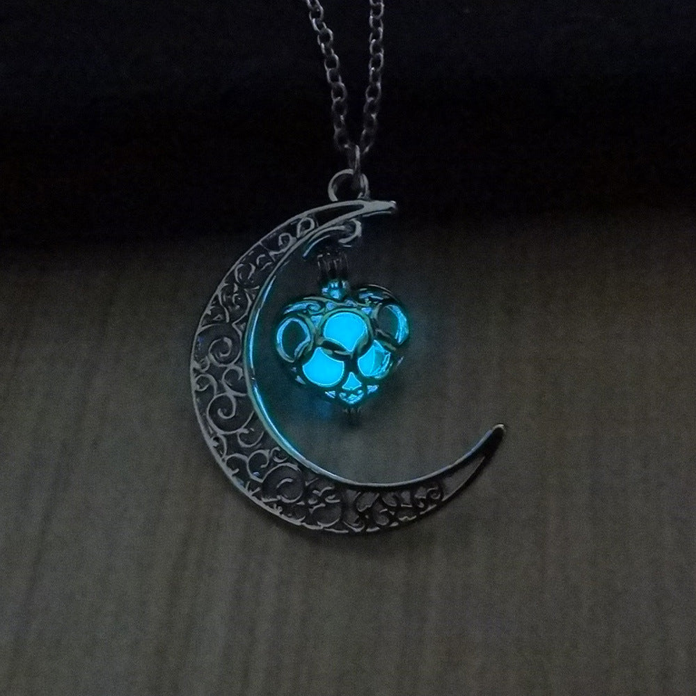 Beauties Enchanted Moon Heart Necklace™ Jewelry Thrive Beauties 